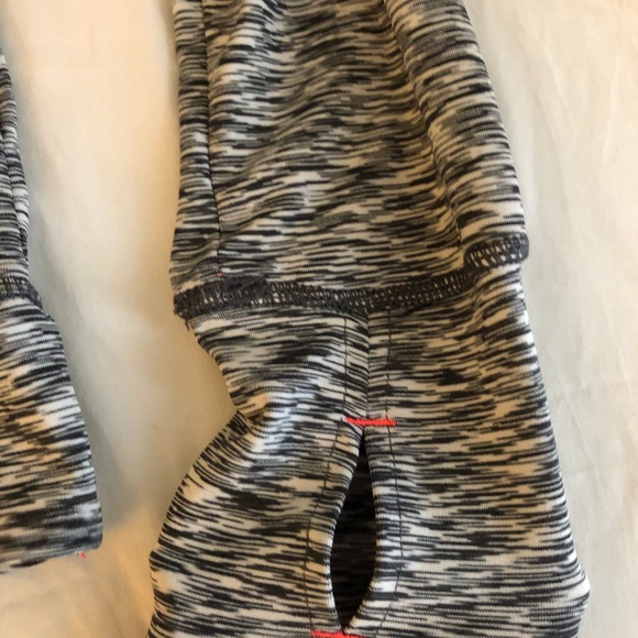 sweatshirt - Picture 3 of 4